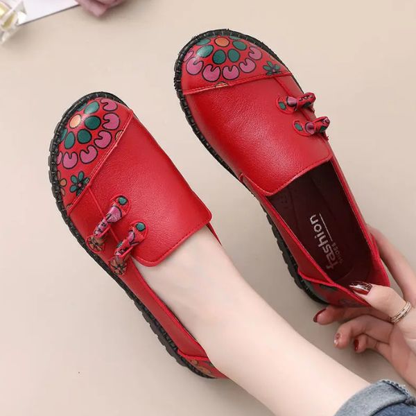 Mocassins Vintage en Cuir avec Détails Floraux